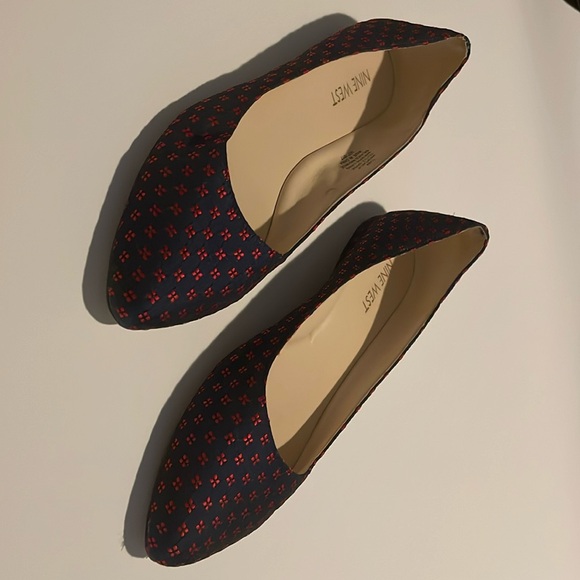 Nine West 7 1/2M Navy and Red Speakup Ballet Flat Shoes - Picture 2 of 5